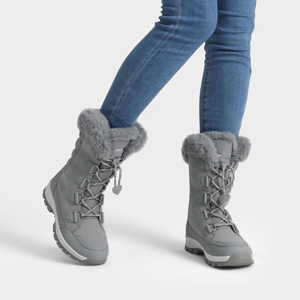 Brand New Women’s Snow Boots NWT Size 10